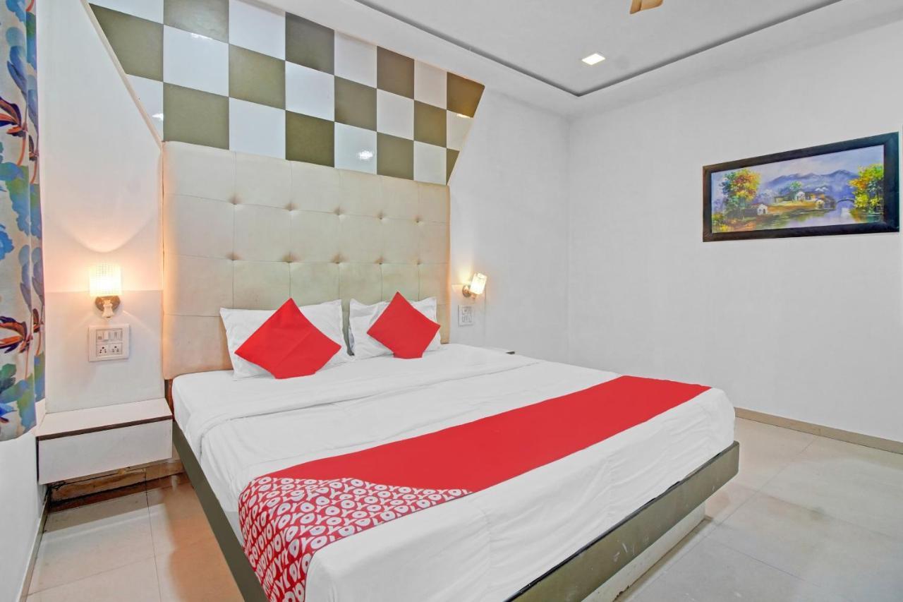 Flagship 83490 Hotel Bently Palace Mumbai Exteriör bild