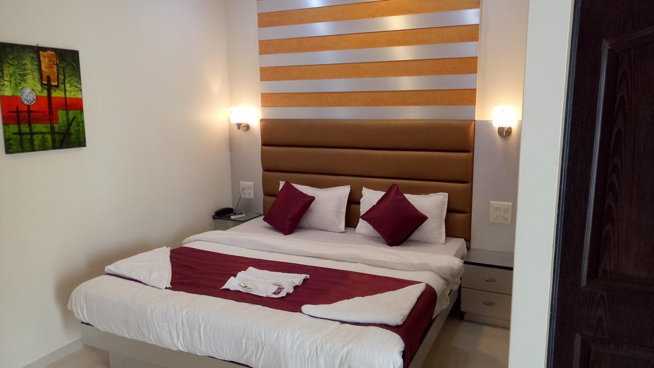 Flagship 83490 Hotel Bently Palace Mumbai Exteriör bild